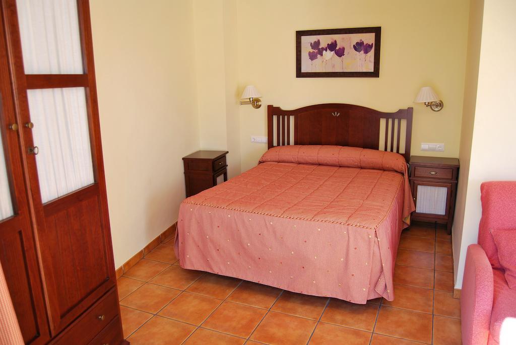 La Piedra Del Mediodia Hotel Cirat ห้อง รูปภาพ
