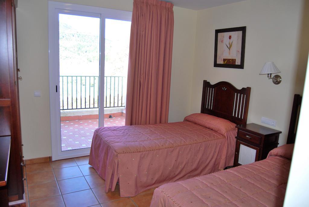 La Piedra Del Mediodia Hotel Cirat ห้อง รูปภาพ