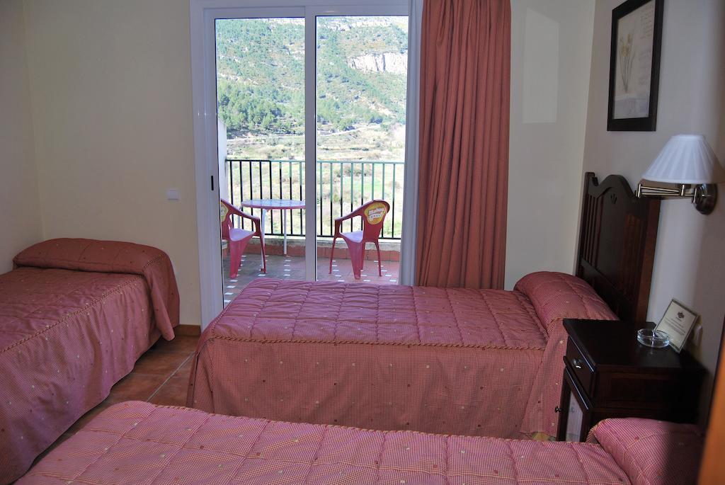 La Piedra Del Mediodia Hotel Cirat ห้อง รูปภาพ