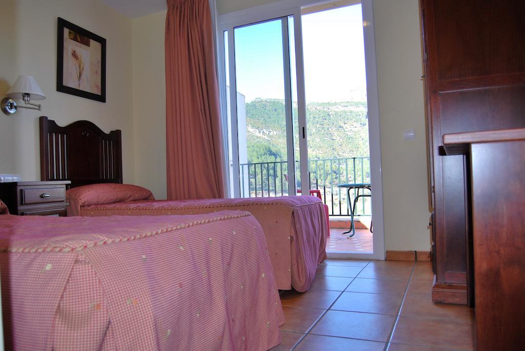 La Piedra Del Mediodia Hotel Cirat ห้อง รูปภาพ