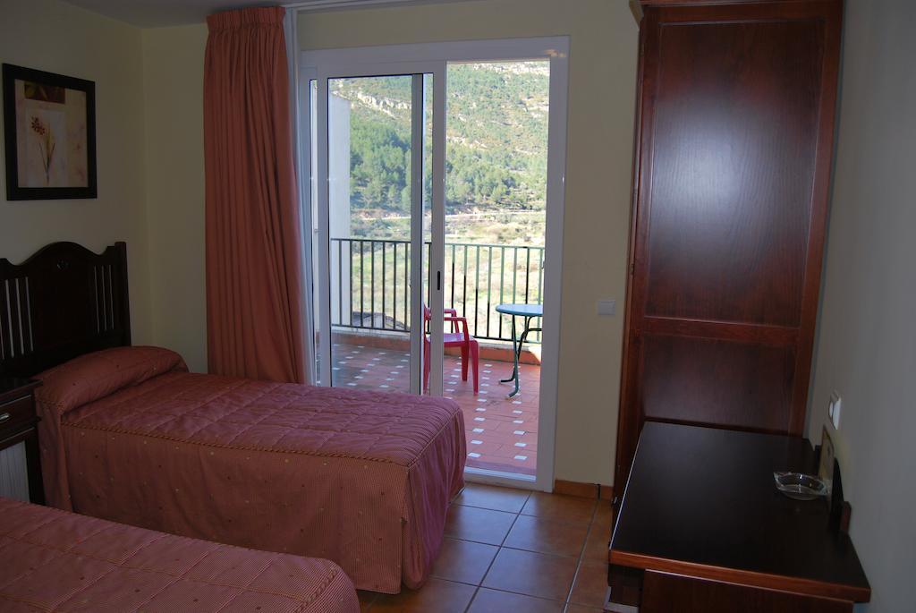 La Piedra Del Mediodia Hotel Cirat ห้อง รูปภาพ
