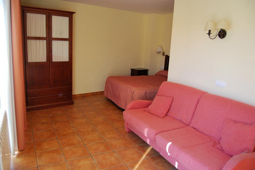 La Piedra Del Mediodia Hotel Cirat ห้อง รูปภาพ
