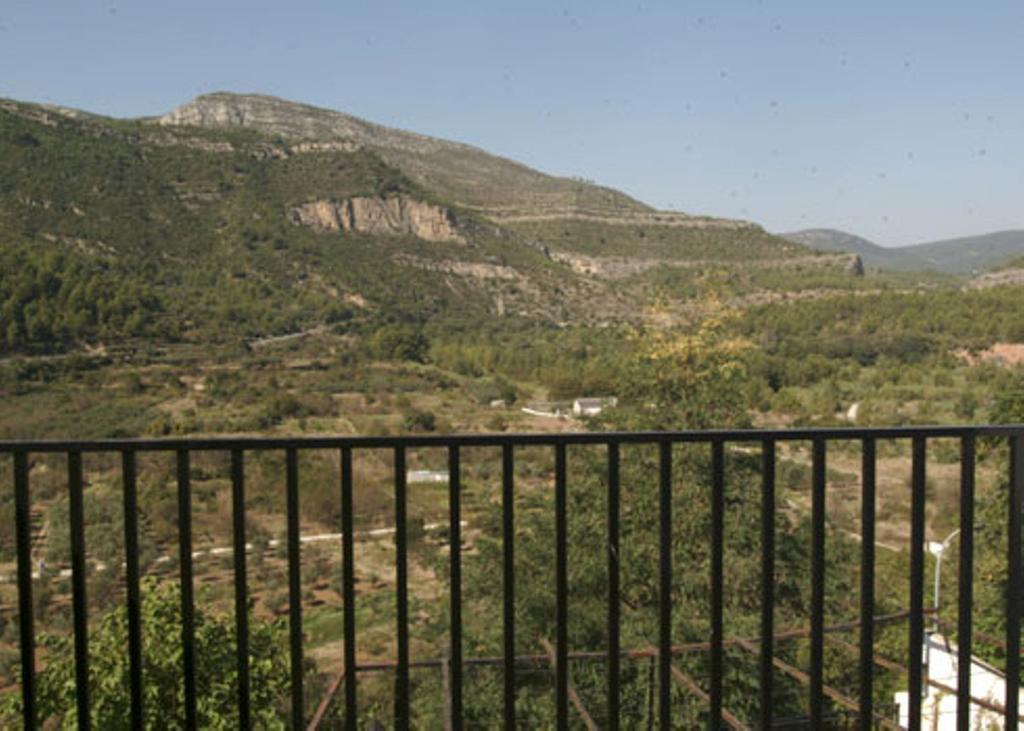 La Piedra Del Mediodia Hotel Cirat ภายนอก รูปภาพ