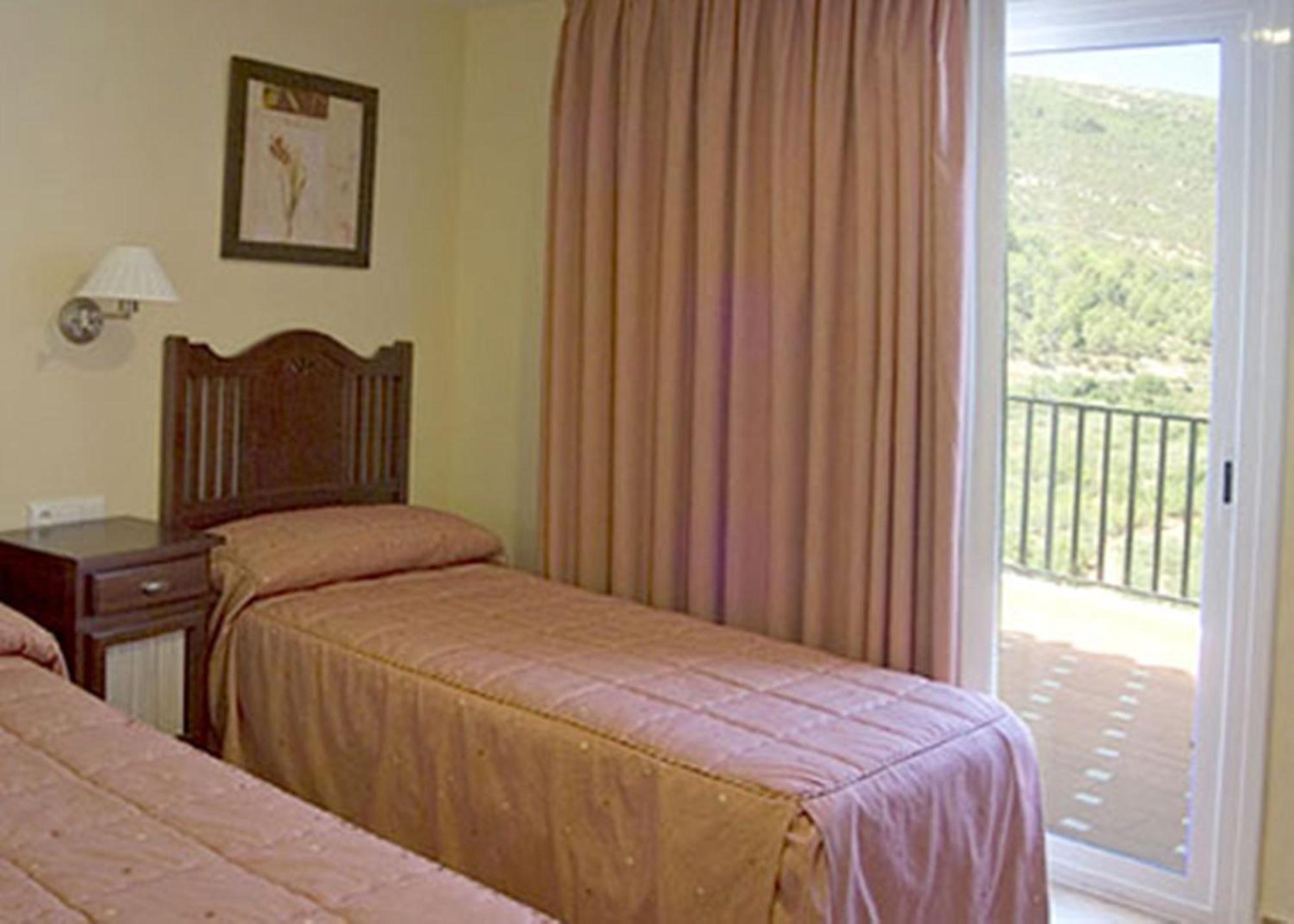 La Piedra Del Mediodia Hotel Cirat ภายนอก รูปภาพ