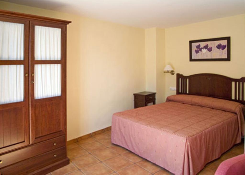 La Piedra Del Mediodia Hotel Cirat ห้อง รูปภาพ