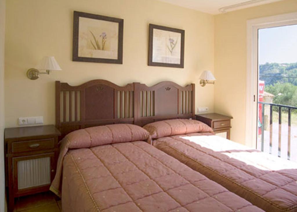 La Piedra Del Mediodia Hotel Cirat ห้อง รูปภาพ